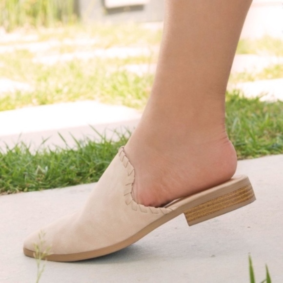 ❗️Sale❗️Light Tan Slip-On Mule - Picture 2 of 3